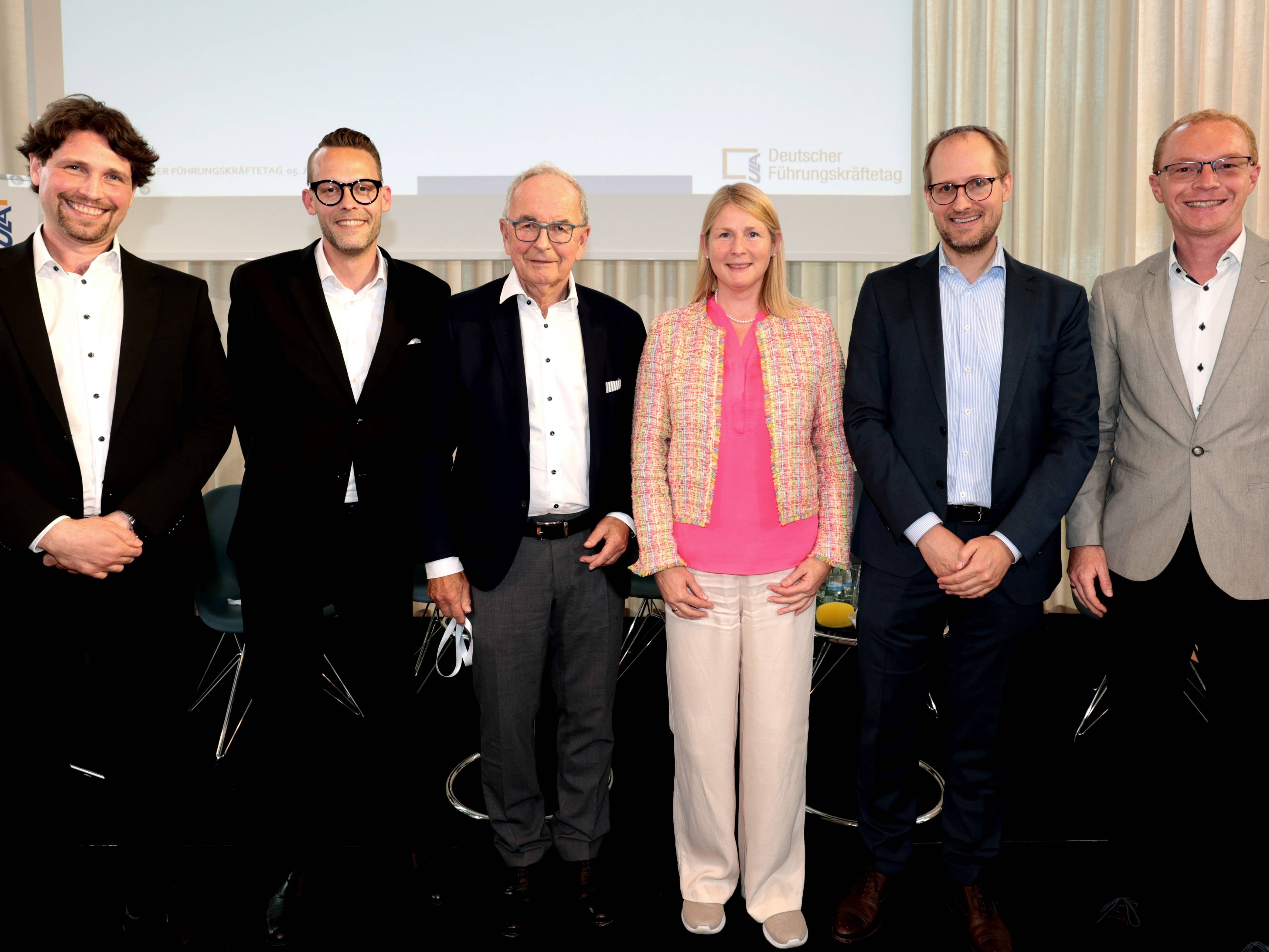 Gurppenfoto: von links nach rechts: BVBC-Präsident Guido Großholz, Dr. Johannes Heiniz (Managing Director, Willis Towers Watson), VLK-Präsident Dr. med. Michael A. Weber, Birgit Schwab (1. Vorsitzende des VAA), Justus Lenz (Leiter des Liberalen Instituts der Friedrich-Naumann-Stiftung) sowie BDVB-Vizepräsident Prof. Dr. Alexander Zureck.