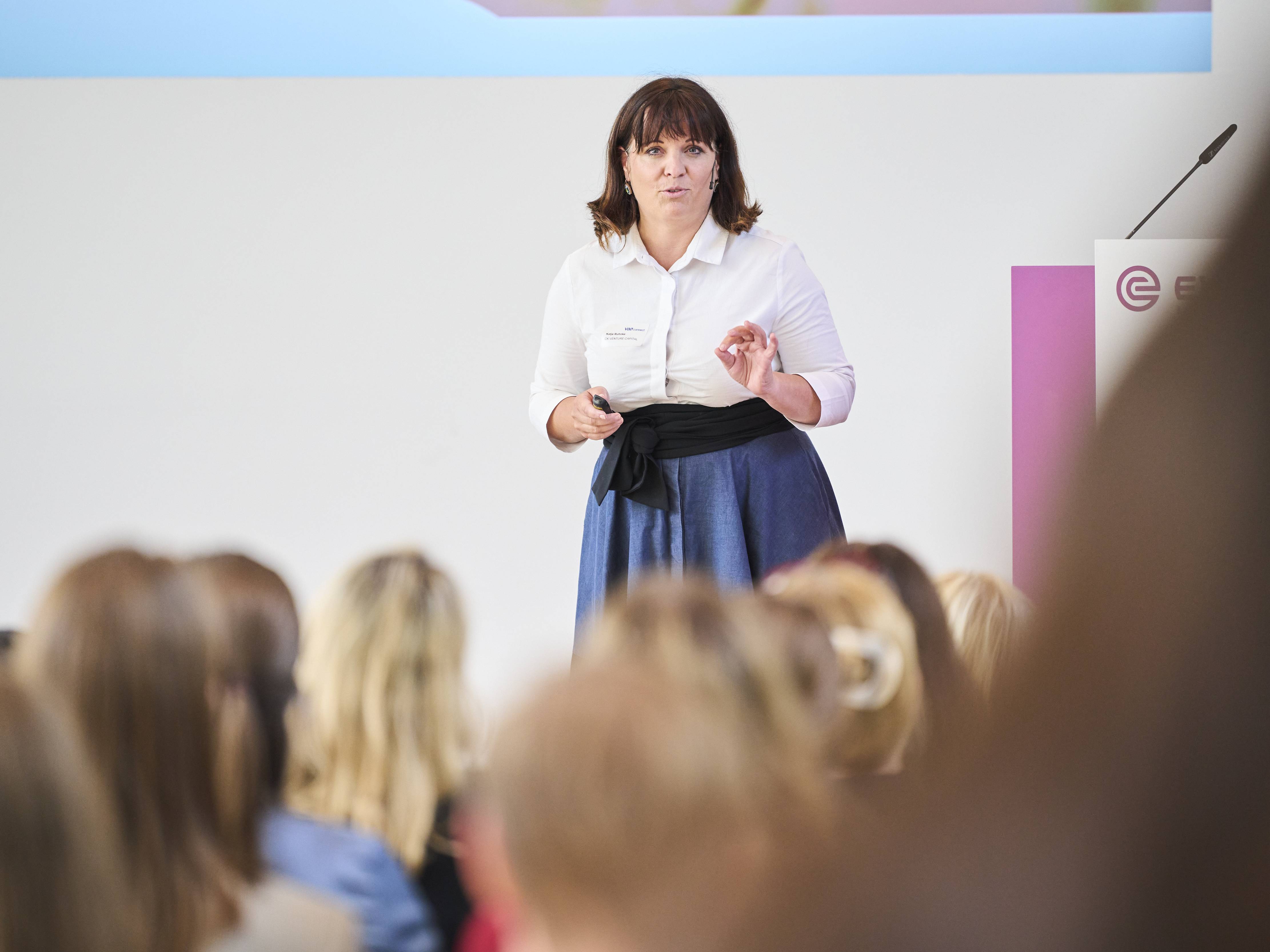 Katja Ruhnke bei ihrer Keynote über Investitionen in Start-ups.