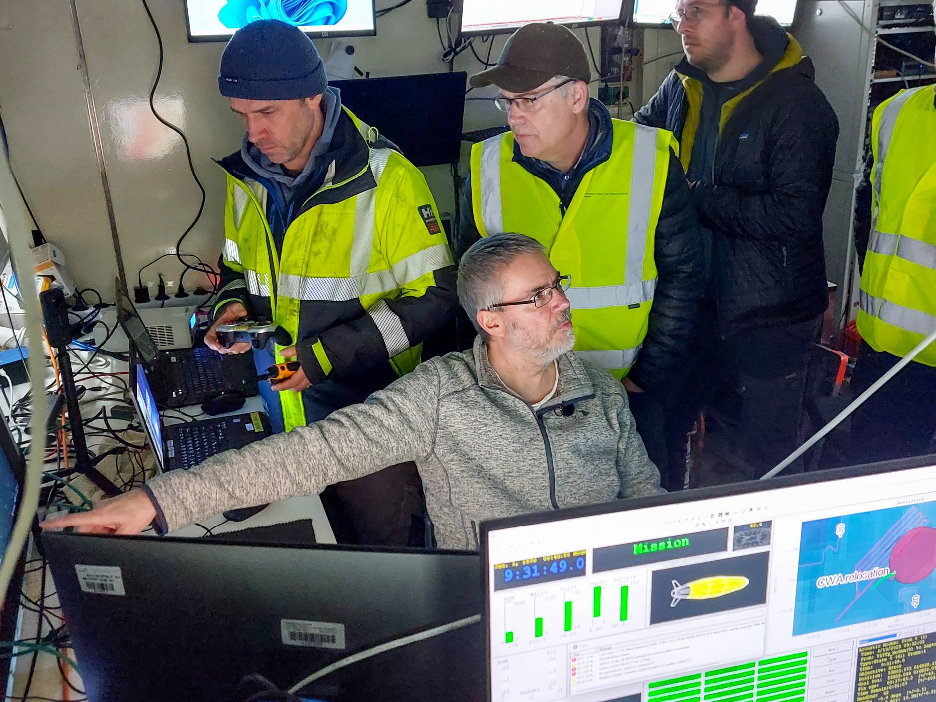 Mit autonomen Unterwasserfahrzeugen kartieren Jens Greinert und sein Team den Meeresboden.