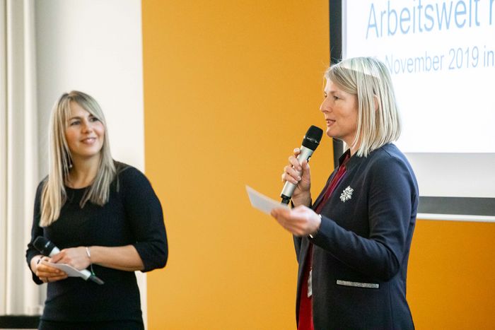 VAA connect bei Wacker: Juliane Wunderwald und Dr. Birgit Schwab