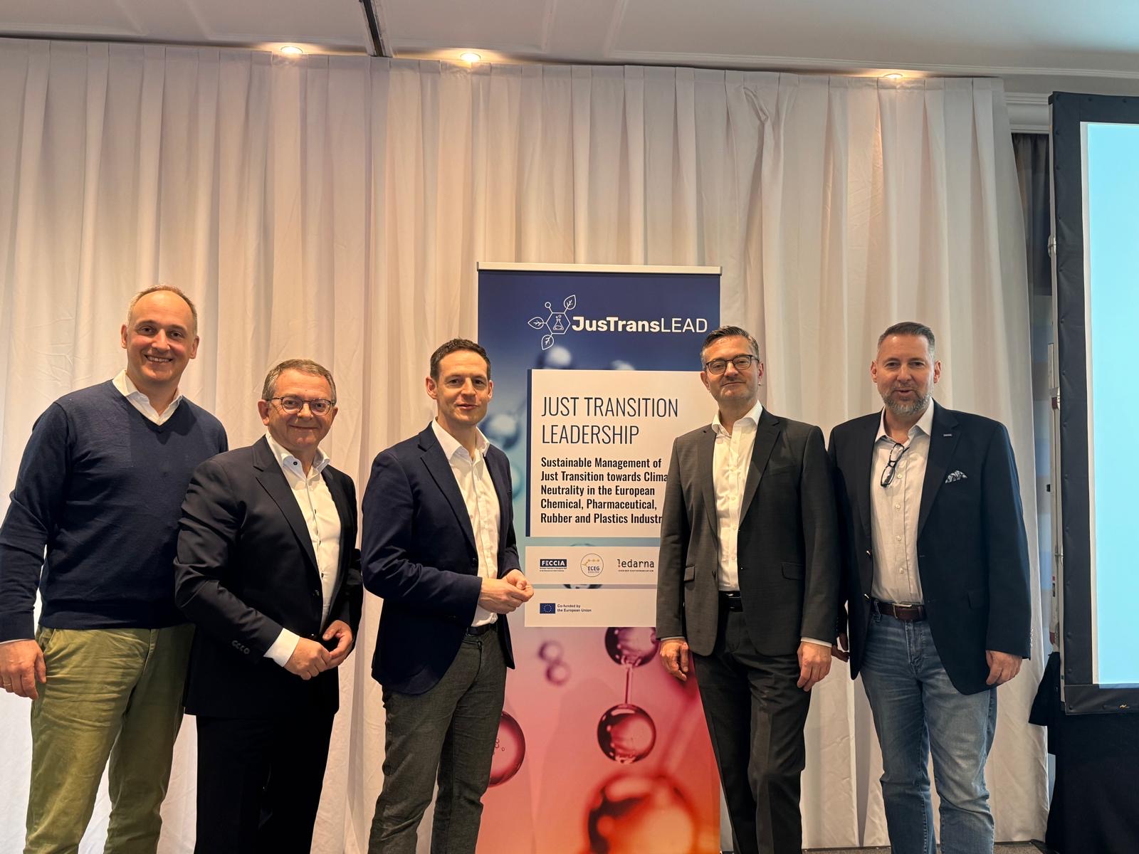 Gruppenfoto: von links nach rechts: VAA-Hauptgeschäftsführer Stephan Gilow, VAA-Vorstandsmitglied Dr. Roland Fornika, BAVC-Geschäftsführer Andreas Ogrinz, FECCIA-Projektleiter Dr. Andreas Bücker sowie Stephan Ladeburg, Stellvertretender Hauptgeschäftsführer des VAA und Generalsekretär der FECCIA. 